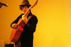  静岡県浜松市在住のギター弾き語りシンガー･ソングライター「おっく」